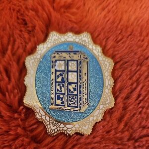 Dr WHO Tardis Blue and Silver Enamel Pin